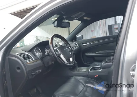 2011 Chrysler 300C z USA, uszkodzony, nr VIN 2C3CA6CT4BH552851